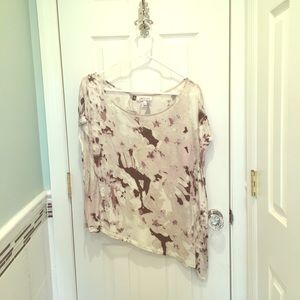 JLo asymmetrical top w Flowing sleeves/sides